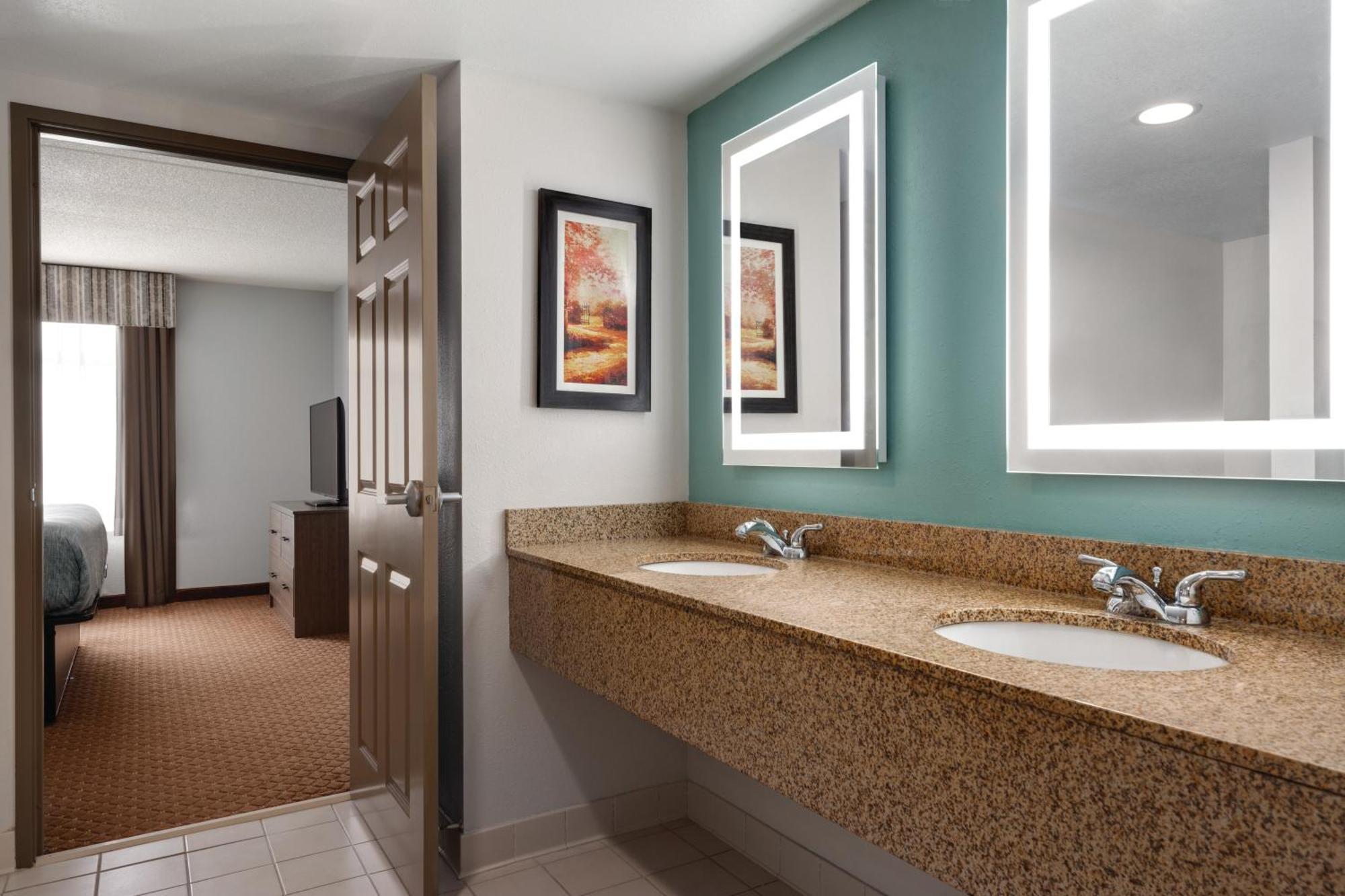 Wingate By Wyndham Louisville East Extérieur photo
