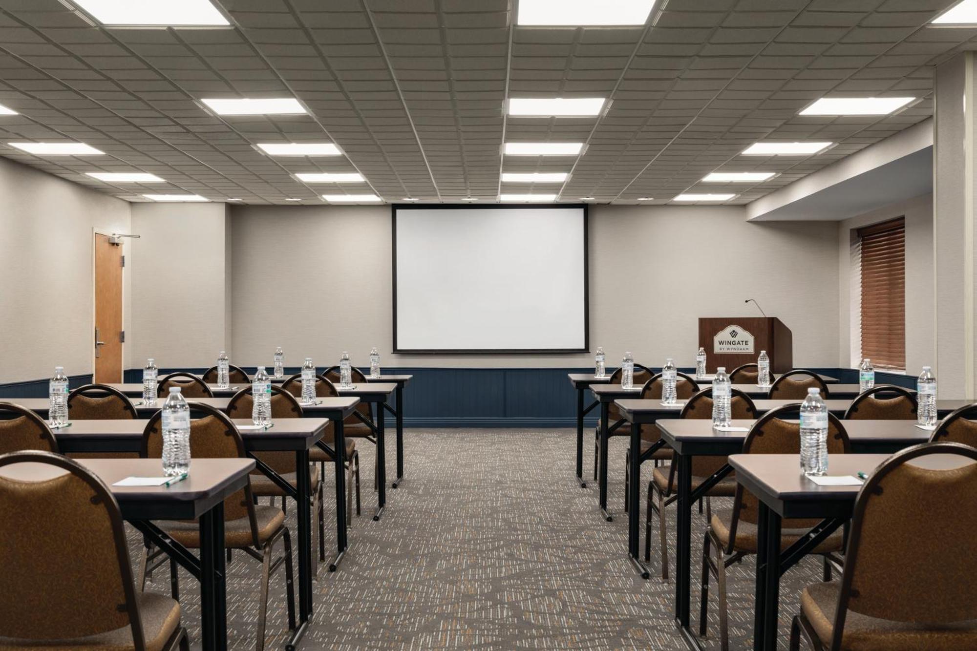 Wingate By Wyndham Louisville East Extérieur photo