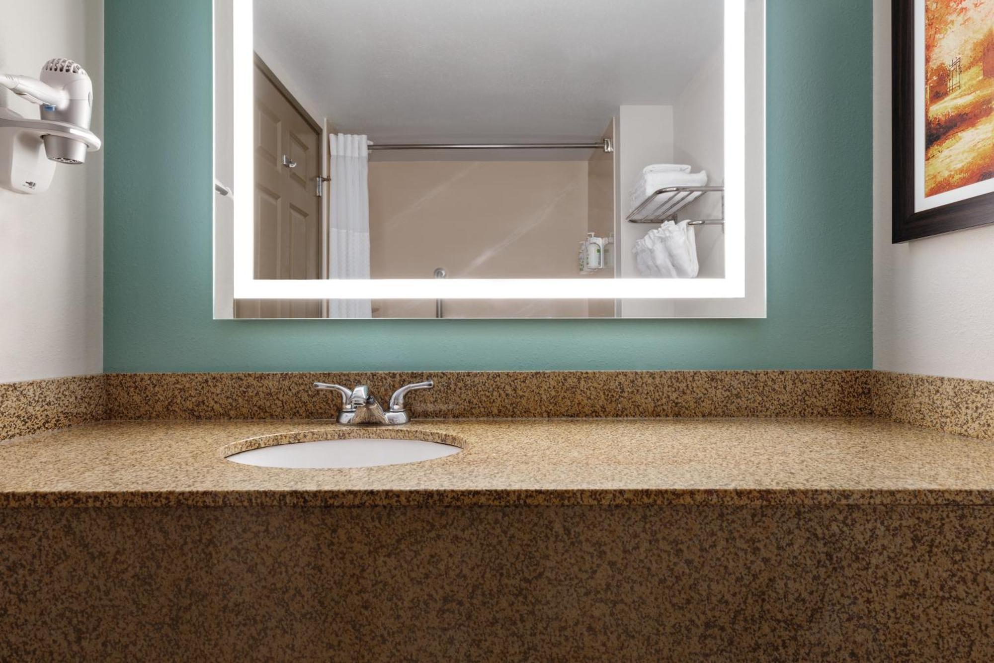 Wingate By Wyndham Louisville East Extérieur photo